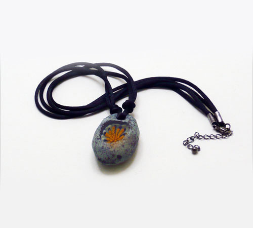 ガラスアート石の中にも三年