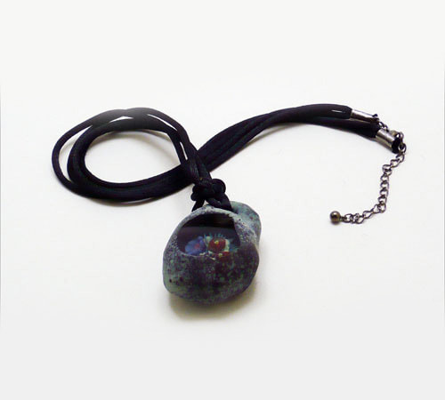 ガラスアート石の中にも三年