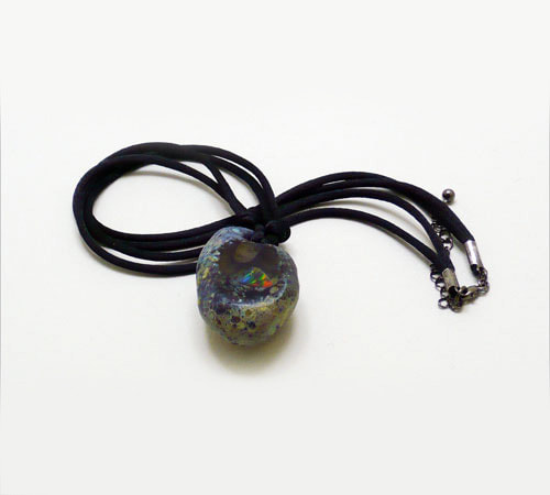 ガラスアート石の中にも三年